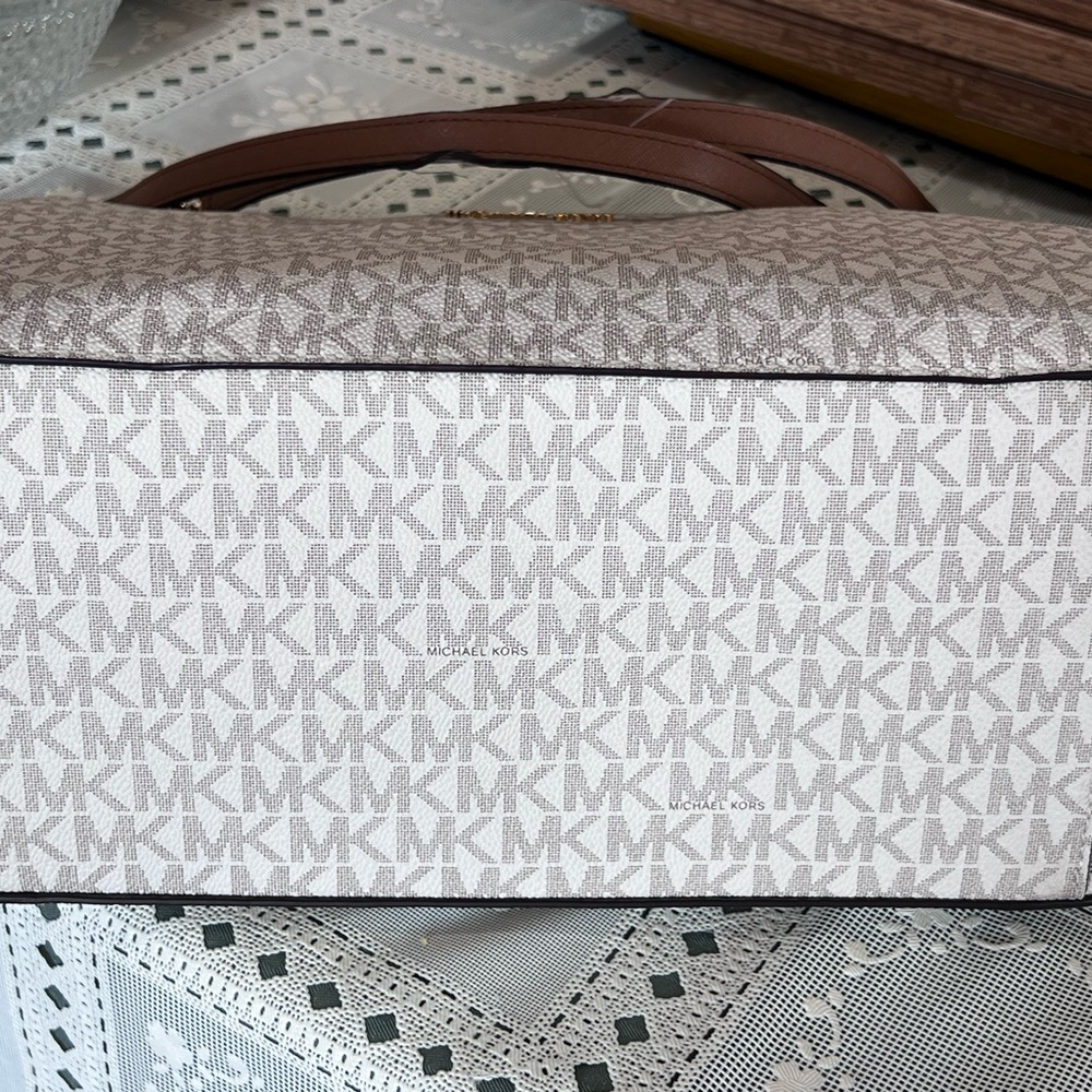 NWT Michael Kors Jet Set Travel Shoulder Bag With MK Print - Picture 3 of 9